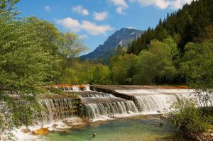 Jez na reki Savinji - v ozadju Raduha